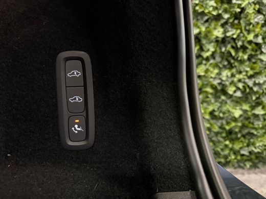 Volvo  XC60 T8 AWD Recharge Plus Dark | Luchtvering | Trekhaak | 360&deg; Camera | Harman Kardon | 455pk | Adapti... ActivLease financial lease