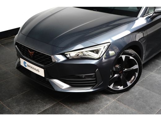 CUPRA Leon Sportstourer e-Hybrid l Camera l Stuurverwarming l Adapt. Cr Control l Full LED l 18" l PDC V & A l Navigatie ... ActivLease financial lease