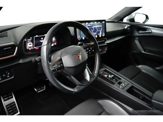 CUPRA Leon Sportstourer e-Hybrid l Camera l Stuurverwarming l Adapt. Cr Control l Full LED l 18" l PDC V & A l Navigatie ... ActivLease financial lease