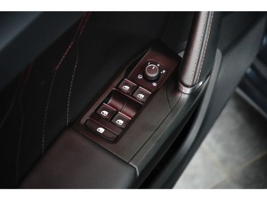 CUPRA Leon Sportstourer e-Hybrid l Camera l Stuurverwarming l Adapt. Cr Control l Full LED l 18" l PDC V & A l Navigatie ... ActivLease financial lease