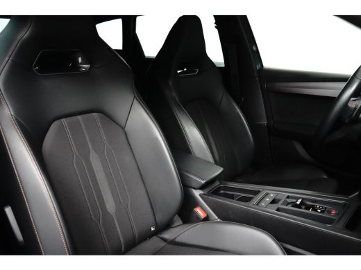 CUPRA Leon Sportstourer e-Hybrid l Camera l Stuurverwarming l Adapt. Cr Control l Full LED l 18" l PDC V & A l Navigatie ... ActivLease financial lease