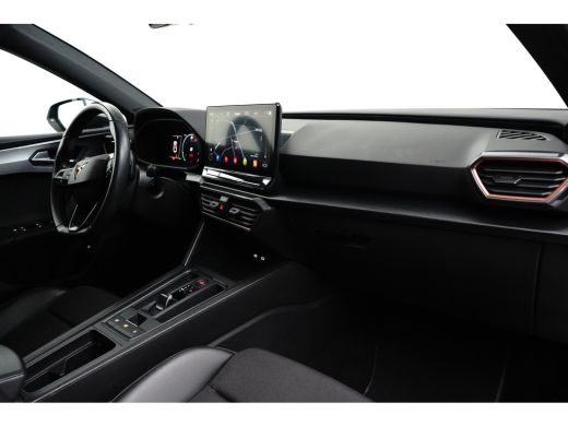 CUPRA Leon Sportstourer e-Hybrid l Camera l Stuurverwarming l Adapt. Cr Control l Full LED l 18" l PDC V & A l Navigatie ... ActivLease financial lease