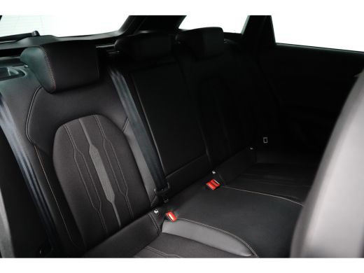 CUPRA Leon Sportstourer e-Hybrid l Camera l Stuurverwarming l Adapt. Cr Control l Full LED l 18" l PDC V & A l Navigatie ... ActivLease financial lease