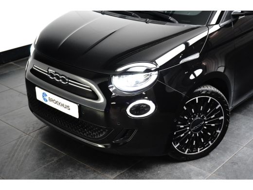 Fiat 500 3+1 Icon 42 kWh l Pano Dak l Camera l 17" Velgen l Full LED Dagrij l Navigatie l Cr Control l Dod... ActivLease financial lease