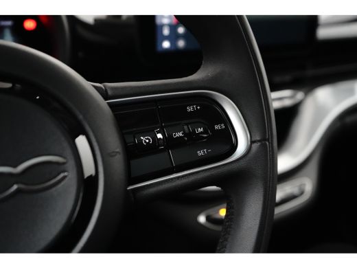 Fiat 500 3+1 Icon 42 kWh l Pano Dak l Camera l 17" Velgen l Full LED Dagrij l Navigatie l Cr Control l Dod... ActivLease financial lease