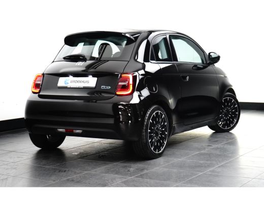 Fiat 500 3+1 Icon 42 kWh l Pano Dak l Camera l 17" Velgen l Full LED Dagrij l Navigatie l Cr Control l Dod... ActivLease financial lease