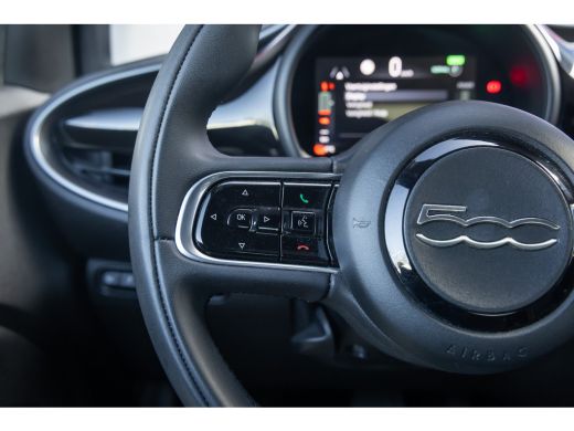 Fiat 500C Icon 42 kWh | Camera | Apple Carplay/Android Auto | Voorstoelen verwarmd | Digitaal dashboard | N... ActivLease financial lease