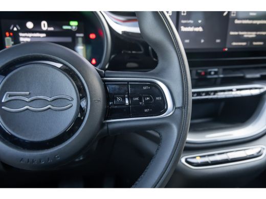 Fiat 500C Icon 42 kWh | Camera | Apple Carplay/Android Auto | Voorstoelen verwarmd | Digitaal dashboard | N... ActivLease financial lease