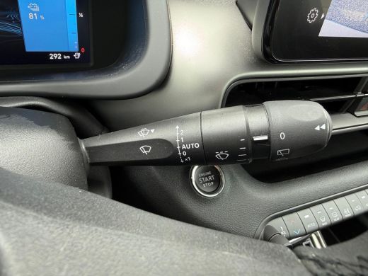 Jeep Avenger Altitude 54 kWh ACHTERUITRIJCAMERA| AIRCO AUTOMATISCH| ADAPTIEVE CRUISE CONTROL| KEYLESS ENTRY| V... ActivLease financial lease