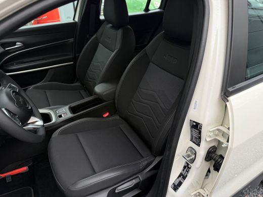 Jeep Avenger Altitude 54 kWh ACHTERUITRIJCAMERA| AIRCO AUTOMATISCH| ADAPTIEVE CRUISE CONTROL| KEYLESS ENTRY| V... ActivLease financial lease