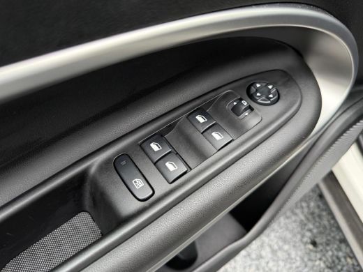Jeep Avenger Altitude 54 kWh ACHTERUITRIJCAMERA| AIRCO AUTOMATISCH| ADAPTIEVE CRUISE CONTROL| KEYLESS ENTRY| V... ActivLease financial lease