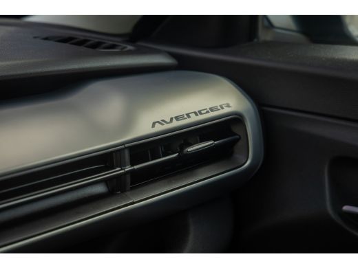 Jeep Avenger Altitude 54 kWh | Adaptive Cruise Control | Parkeersensoren achter | Full-LED koplampen | Apple C... ActivLease financial lease