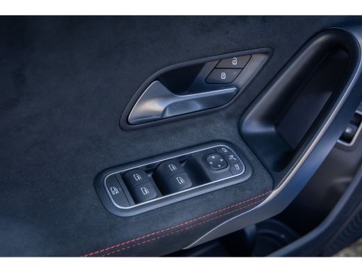 Mercedes-Benz A-Klasse 250 e AMG Line | Panoramadak | Dodehoeksensor | 360&deg; Camera | Lane Keeping Assist | Stoelverwarmi... ActivLease financial lease