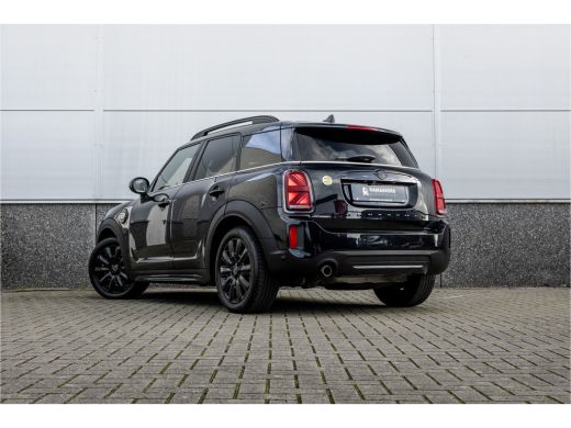 Mini Countryman 1.5 Cooper S E ALL4 Leder / Camera / 18 inch / Carplay ActivLease financial lease