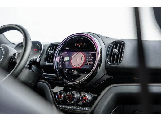 Mini Countryman 1.5 Cooper S E ALL4 Leder / Camera / 18 inch / Carplay ActivLease financial lease