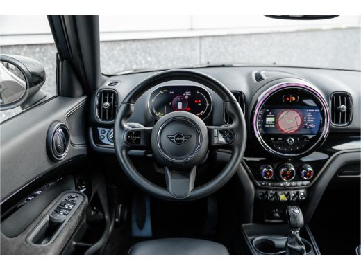 Mini Countryman 1.5 Cooper S E ALL4 Leder / Camera / 18 inch / Carplay ActivLease financial lease