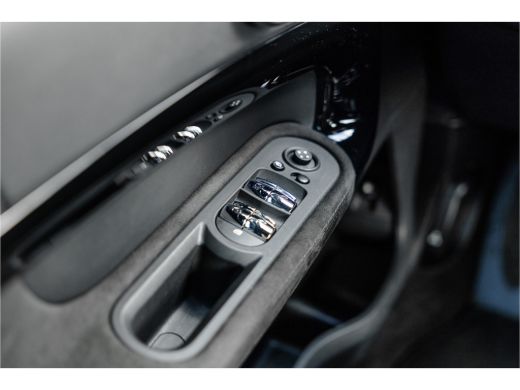 Mini Countryman 1.5 Cooper S E ALL4 Leder / Camera / 18 inch / Carplay ActivLease financial lease