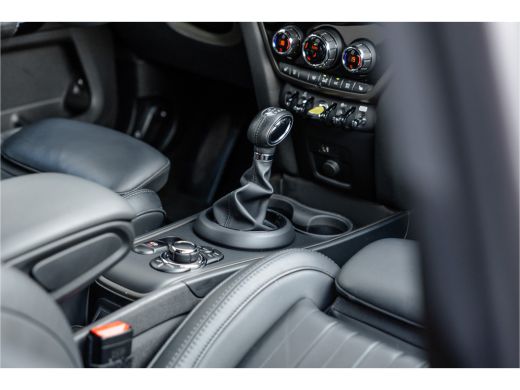 Mini Countryman 1.5 Cooper S E ALL4 Leder / Camera / 18 inch / Carplay ActivLease financial lease