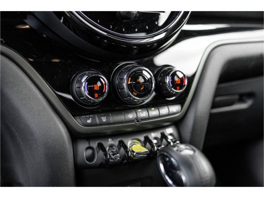 Mini Countryman 1.5 Cooper S E ALL4 Leder / Camera / 18 inch / Carplay ActivLease financial lease