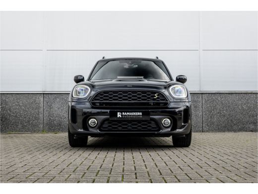 Mini Countryman 1.5 Cooper S E ALL4 Leder / Camera / 18 inch / Carplay ActivLease financial lease
