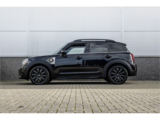 Mini Countryman 1.5 Cooper S E ALL4 Leder / Camera / 18 inch / Carplay ActivLease financial lease