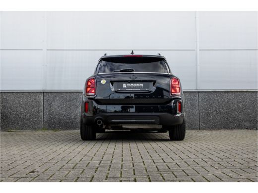 Mini Countryman 1.5 Cooper S E ALL4 Leder / Camera / 18 inch / Carplay ActivLease financial lease