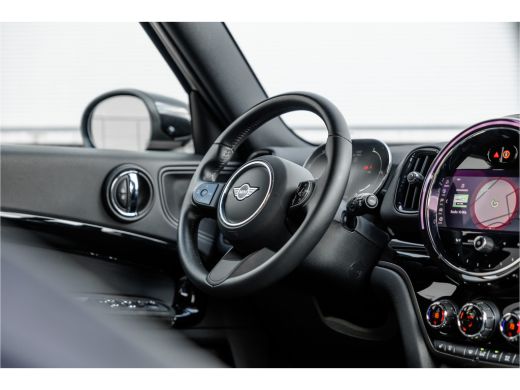 Mini Countryman 1.5 Cooper S E ALL4 Leder / Camera / 18 inch / Carplay ActivLease financial lease