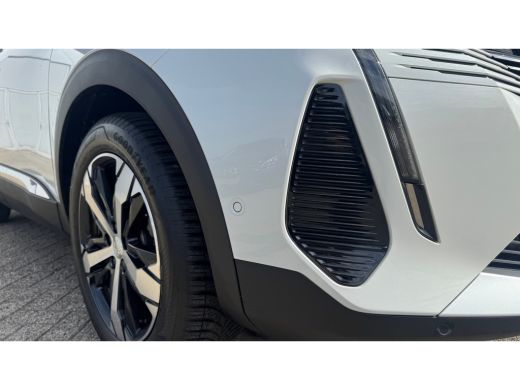 Peugeot 3008 1.2 PURETECH 130PK GT PACK AUTOMAAT / NAVI / LEDER / CLIMA / PDC / 19" LMV / APPLE CARPLAY / FOCA... ActivLease financial lease