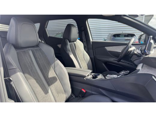 Peugeot 3008 1.2 PURETECH 130PK GT PACK AUTOMAAT / NAVI / LEDER / CLIMA / PDC / 19" LMV / APPLE CARPLAY / FOCA... ActivLease financial lease