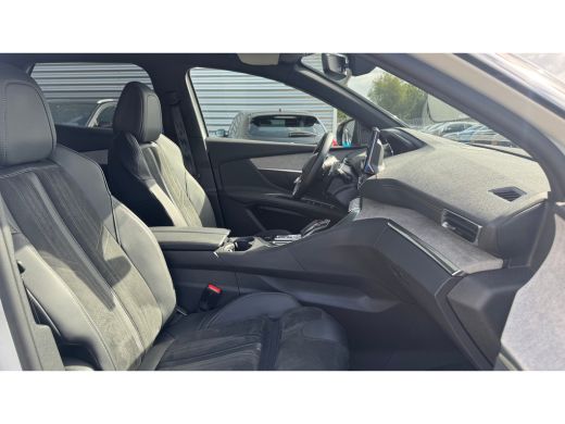 Peugeot 3008 1.2 PURETECH 130PK GT PACK AUTOMAAT / NAVI / LEDER / CLIMA / PDC / 19" LMV / APPLE CARPLAY / FOCA... ActivLease financial lease