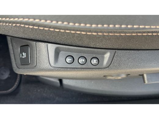 Peugeot 3008 1.2 PURETECH 130PK GT PACK AUTOMAAT / NAVI / LEDER / CLIMA / PDC / 19" LMV / APPLE CARPLAY / FOCA... ActivLease financial lease