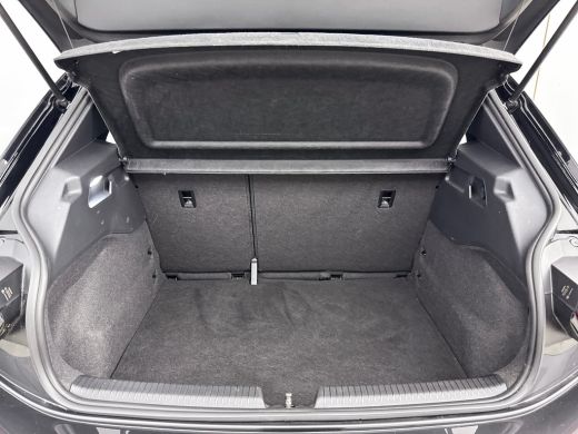 Volkswagen ID.3 First 58 kWh | 18" | Adaptieve Cruise | Stoel/Stuurverwarming | Parkeerverwarming | PDC V+A | Cli... ActivLease financial lease