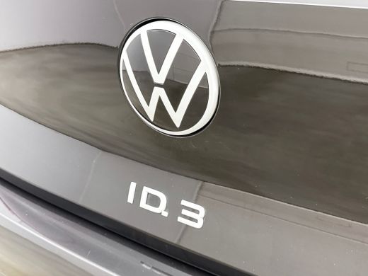 Volkswagen ID.3 First 58 kWh | 18" | Adaptieve Cruise | Stoel/Stuurverwarming | Parkeerverwarming | PDC V+A | Cli... ActivLease financial lease