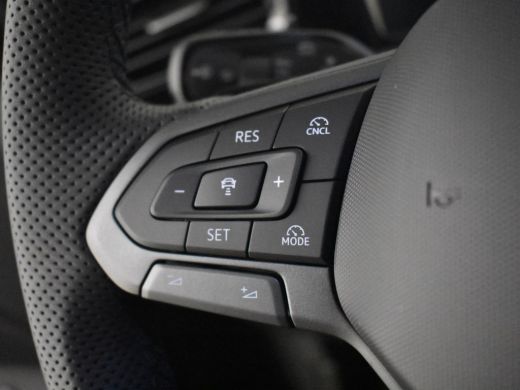 Volkswagen Tiguan R-Line Edition - eHybrid | 'App-Connect' draadloze smartphone integratie | Automatische afstandsr... ActivLease financial lease