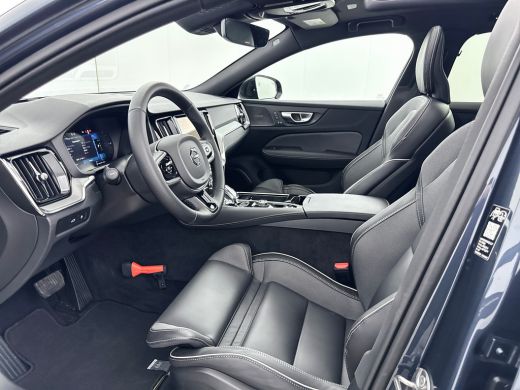 Volvo  V60 T8 Recharge Plus Dark | 18" | Panoramadak | Head-Up | Trekhaak | Elektr. verst. Sportstoelen | 36... ActivLease financial lease