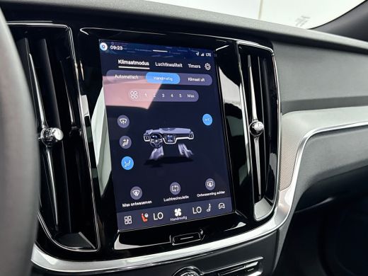Volvo  V60 T8 Recharge Plus Dark | 18" | Panoramadak | Head-Up | Trekhaak | Elektr. verst. Sportstoelen | 36... ActivLease financial lease