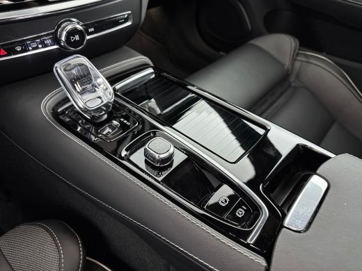 Volvo  V60 T8 Recharge Plus Dark | 18" | Panoramadak | Head-Up | Trekhaak | Elektr. verst. Sportstoelen | 36... ActivLease financial lease