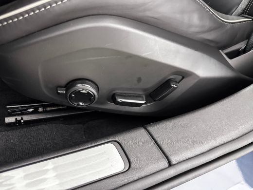 Volvo  V60 T8 Recharge Plus Dark | 18" | Panoramadak | Head-Up | Trekhaak | Elektr. verst. Sportstoelen | 36... ActivLease financial lease