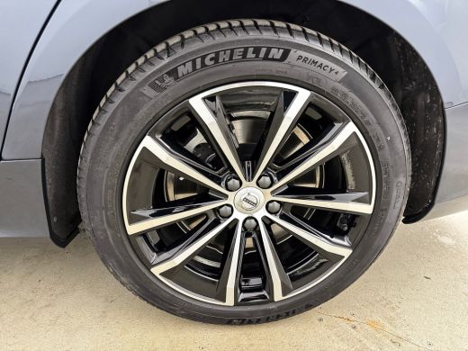 Volvo  V60 T8 Recharge Plus Dark | 18" | Panoramadak | Head-Up | Trekhaak | Elektr. verst. Sportstoelen | 36... ActivLease financial lease