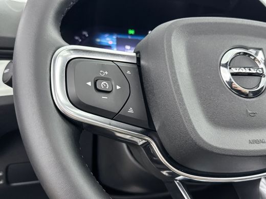 Volvo  XC40 B4 Plus Dark | 19" Allseason | Panoramadak | Leder/Nubuck | Trekhaak | Harman Kardon | Elektr. ve... ActivLease financial lease