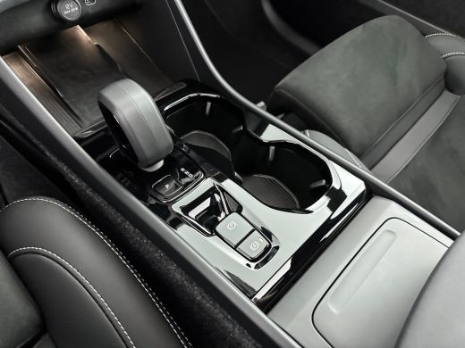 Volvo  XC40 B4 Plus Dark | 19" Allseason | Panoramadak | Leder/Nubuck | Trekhaak | Harman Kardon | Elektr. ve... ActivLease financial lease