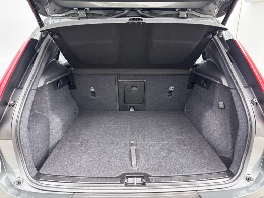 Volvo  XC40 B4 Plus Dark | 19" Allseason | Panoramadak | Leder/Nubuck | Trekhaak | Harman Kardon | Elektr. ve... ActivLease financial lease