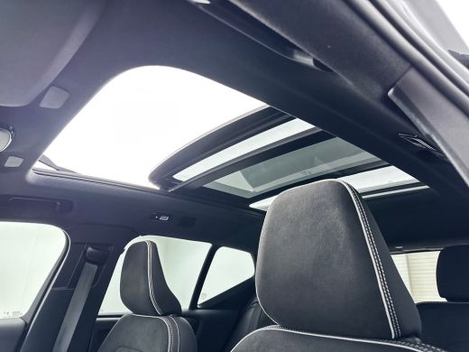 Volvo  XC40 B4 Plus Dark | 19" Allseason | Panoramadak | Leder/Nubuck | Trekhaak | Harman Kardon | Elektr. ve... ActivLease financial lease