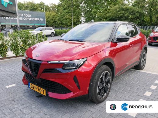 Alfa Romeo Junior Elettrica Speciale 54 kWh | 97% SOH | Carplay | Clima | Adaptieve cruise | Camera | Stoelverwarmi... ActivLease financial lease