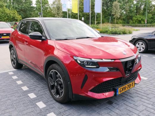 Alfa Romeo Junior Elettrica Speciale 54 kWh | 97% SOH | Carplay | Clima | Adaptieve cruise | Camera | Stoelverwarmi... ActivLease financial lease