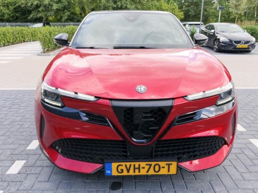 Alfa Romeo Junior Elettrica Speciale 54 kWh | 97% SOH | Carplay | Clima | Adaptieve cruise | Camera | Stoelverwarmi... ActivLease financial lease