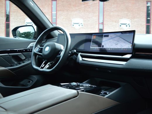 BMW 5 Serie Touring 530e Touring M Sport Pro | B&W | Active Steering ActivLease financial lease