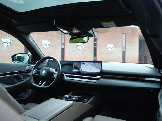 BMW 5 Serie Touring 530e Touring M Sport Pro | B&W | Active Steering ActivLease financial lease