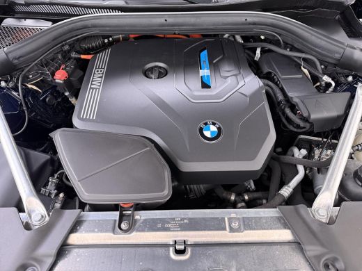 BMW X3 xDrive30e VAN: 49.900,- VOOR: 45.877,- UW HERFSTVOORDEEL: 4.023,- APPLE CAR./ANDROID AUTO | ELECT... ActivLease financial lease