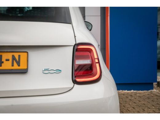 Fiat 500 Icon 42 kWh | Achteruitrijcamera | Cruise Control | Keyless start | Parkeersensoren Voor/Achter |... ActivLease financial lease